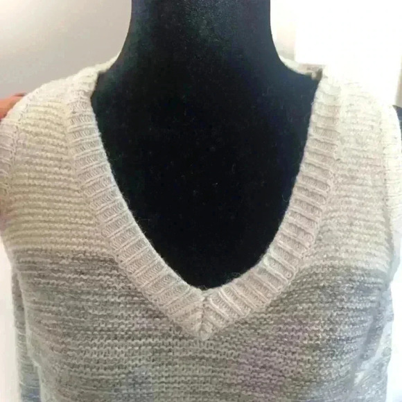 Rebecca Minkoff Page Grey and White Wool Blend Cold Shoulder Knit Sweater M - Picture 5 of 13